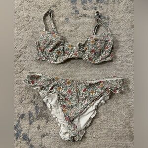 Dippin’ Daisys Floral ruffle bikini size medium